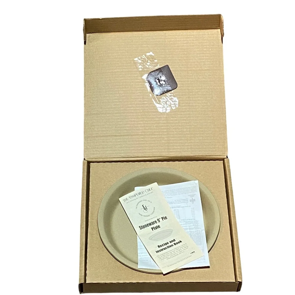 The Pampered Chef Family Heritage Collection Stoneware 9 inch Pie Plate 1425 USA